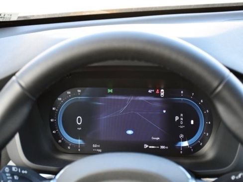 Used 2025 Volvo XC60 B5 Plus image 21