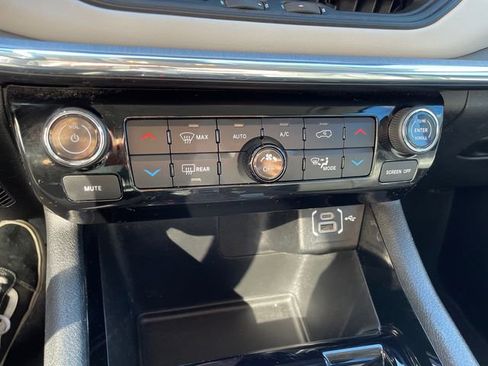 Used 2022 Jeep Compass Limited image 35