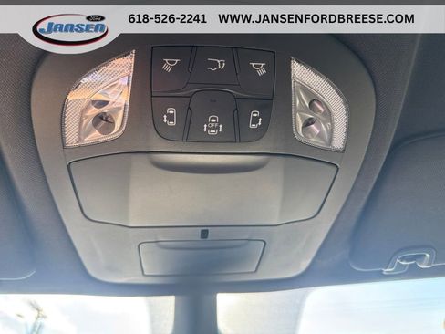 Used 2025 Chrysler Pacifica Select FWD image 29