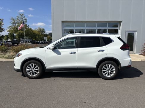 Used 2019 Nissan Rogue SV FWD image 2