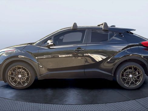 Used 2021 Toyota C-HR LE image 2