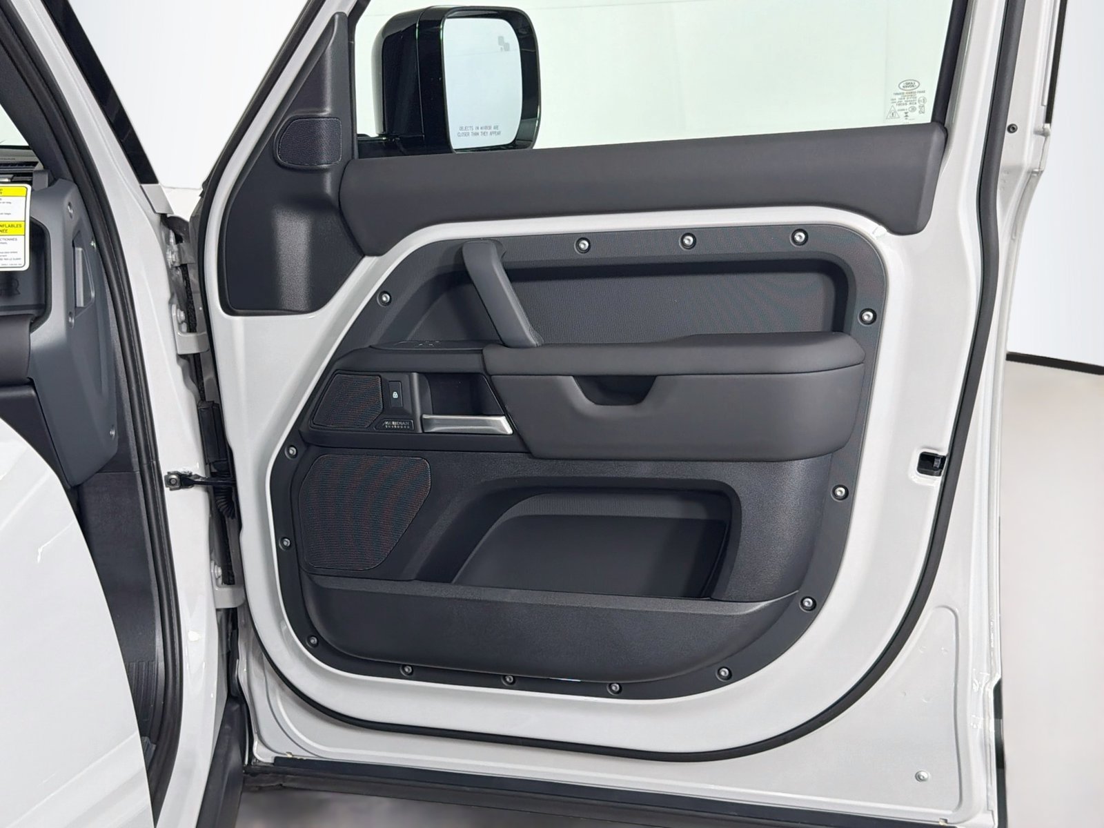 New 2026 Land Rover Defender 130 X-Dynamic SE AWD/4WD image 33
