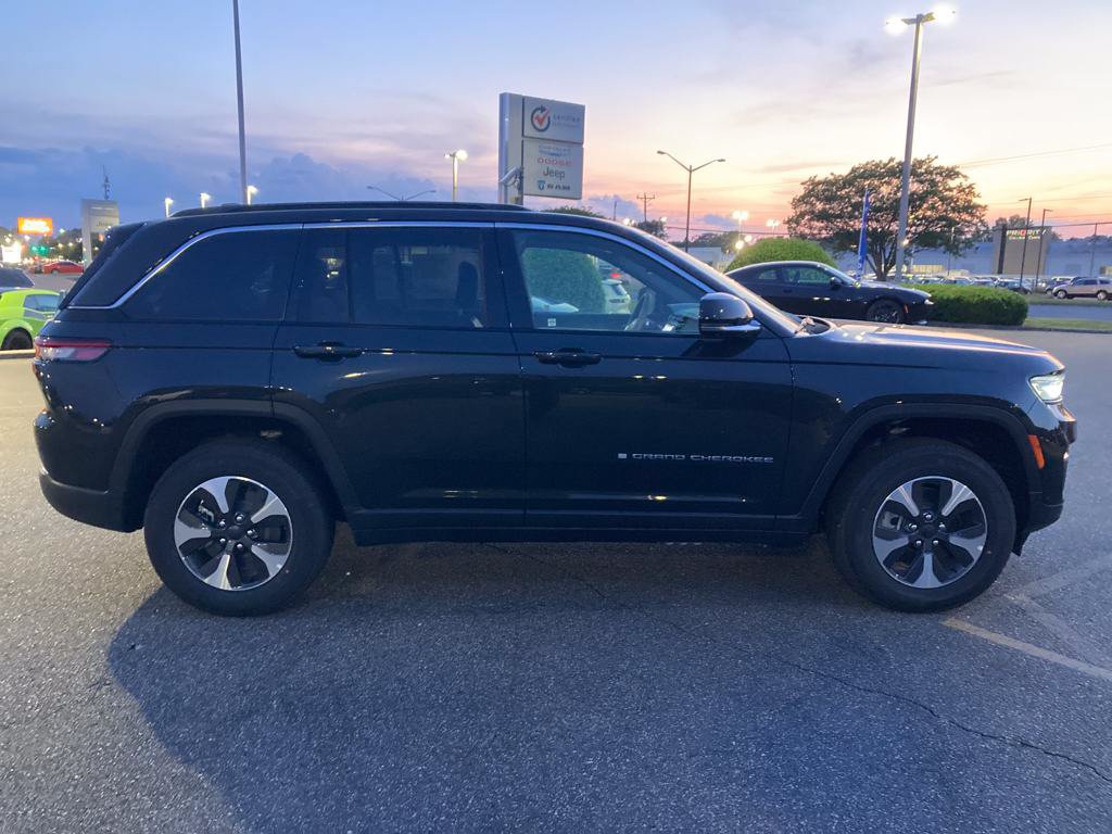 New 2024 Jeep Grand Cherokee Limited 4xe w/ Luxury Tech Group II AWD/4WD image 7