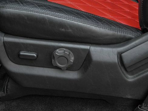 Used 2016 Ford F450 XLT w/ XLT Interior Package image 27