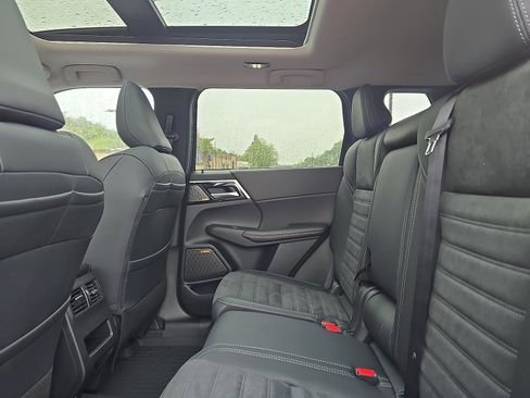 New 2025 Mitsubishi Outlander SE image 25