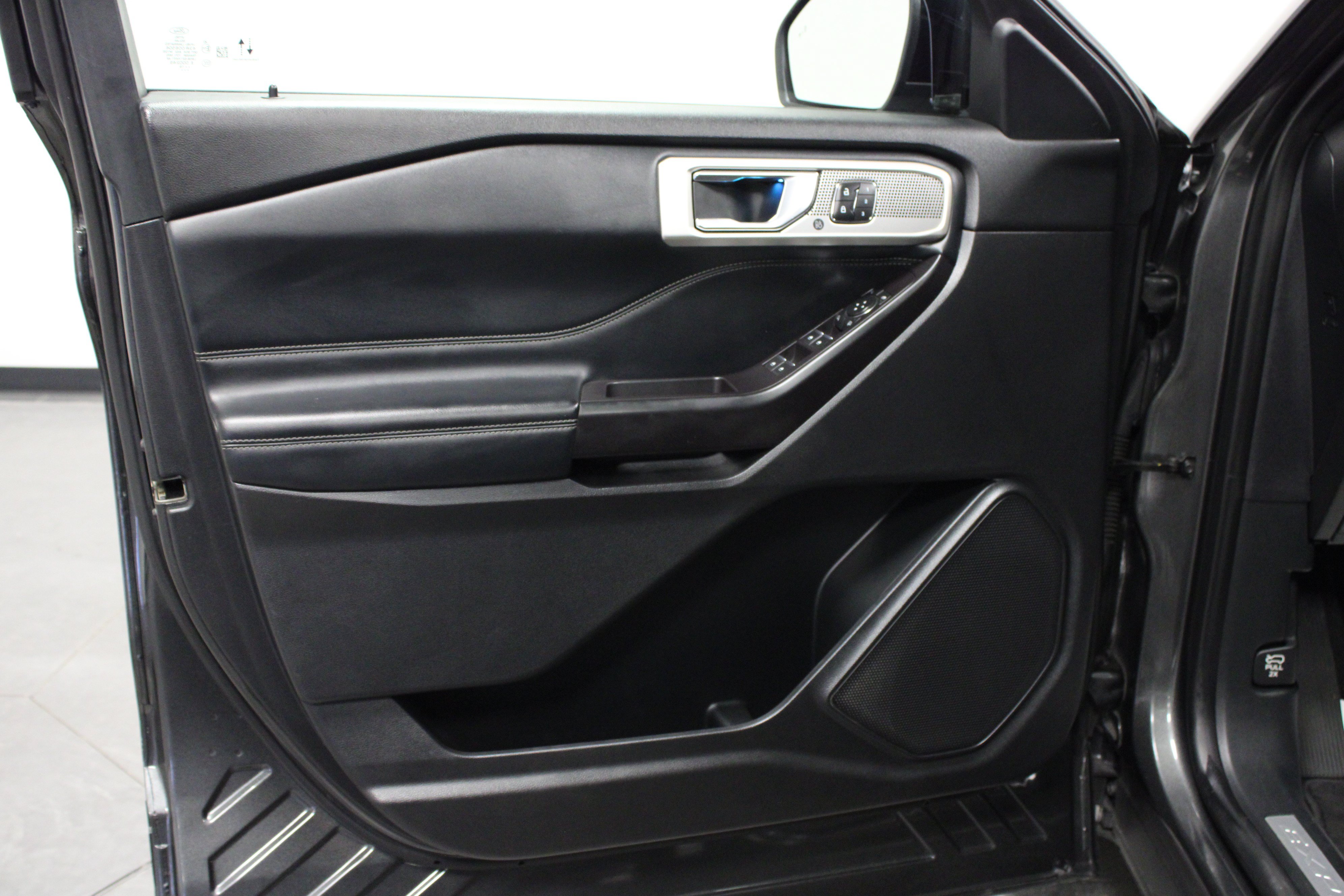 Used 2020 Ford Explorer Limited RWD image 11