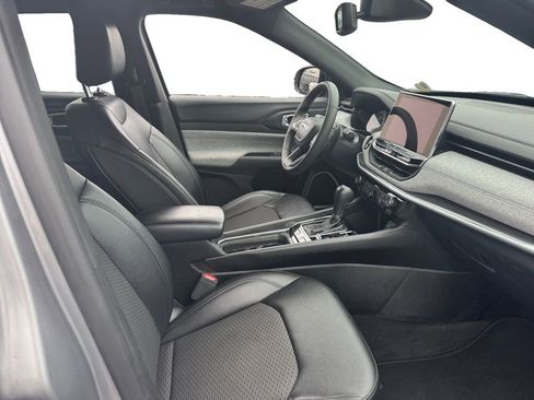 Used 2024 Jeep Compass Latitude image 18