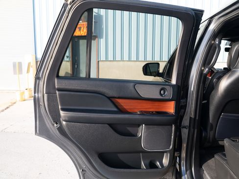 Used 2018 Lincoln Navigator Reserve w/ Technology Package image 27