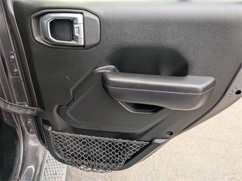 Used 2018 Jeep Wrangler Unlimited Sport S image 29