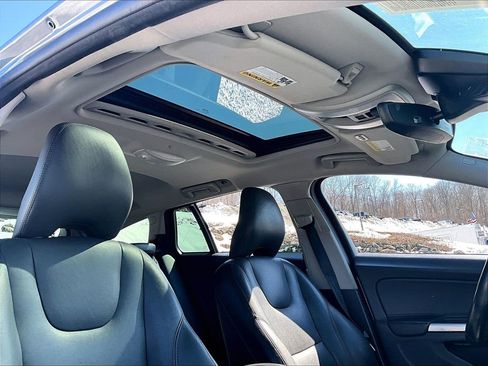 Used 2018 Volvo V60 T5 Cross Country w/ Convenience Package image 20