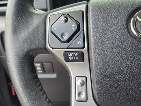 Used 2020 Toyota 4Runner SR5 AWD/4WD image 23
