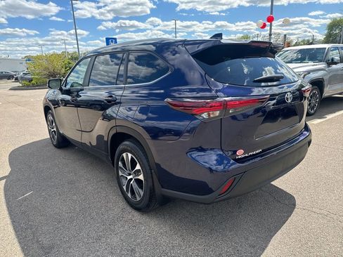 Used 2025 Toyota Highlander XLE AWD/4WD image 9