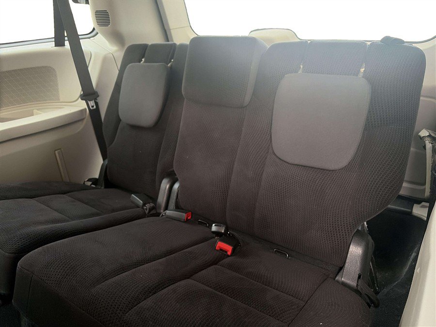 Used 2019 Dodge Grand Caravan SE FWD image 16