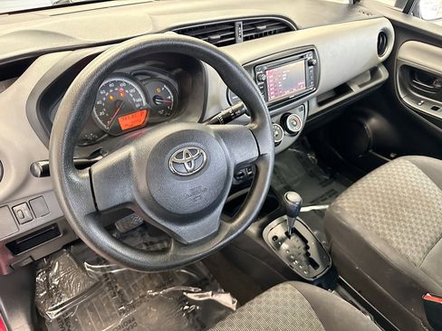 Used 2015 Toyota Yaris L image 7