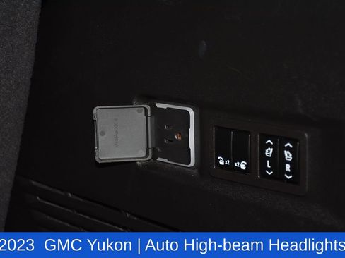 Used 2023 GMC Yukon SLT w/ SLT Premium Package AWD/4WD image 29