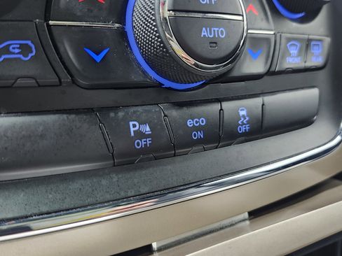 Used 2015 Jeep Grand Cherokee Limited w/ Luxury Group II image 36