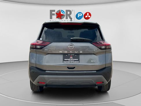Used 2022 Nissan Rogue SV FWD image 4
