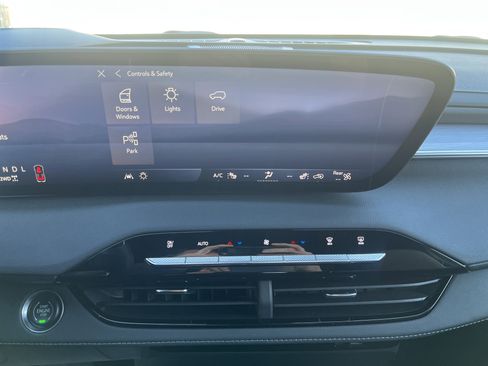 Used 2025 Buick Enclave Preferred image 30