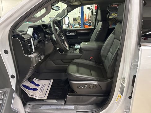 New 2025 GMC Sierra 3500 Denali w/ Denali Reserve Package image 16