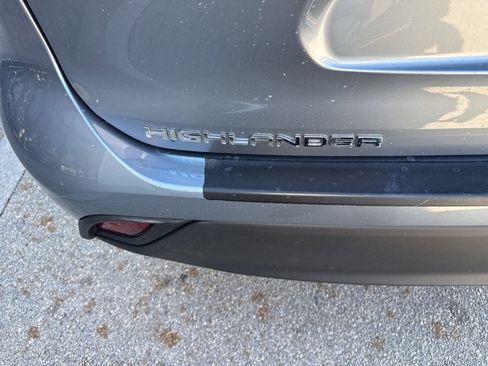 Used 2021 Toyota Highlander LE image 8