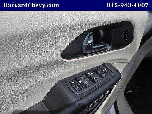 Used 2023 Chrysler Pacifica Touring-L FWD image 36