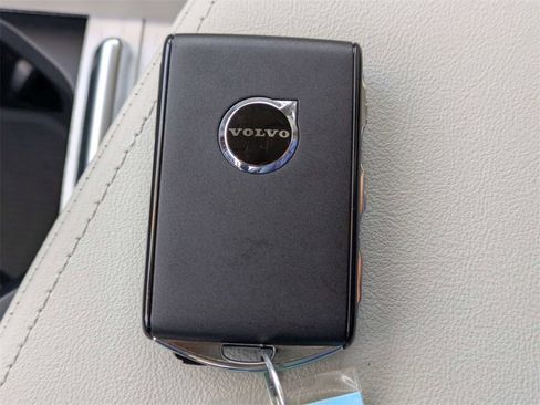 New 2026 Volvo XC60 T8 Ultra w/ Protection Package Premier image 32