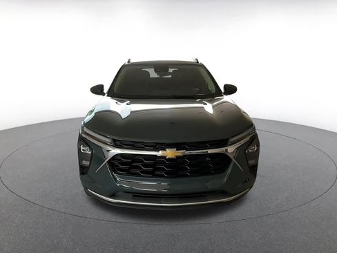 Used 2025 Chevrolet Trax LT w/ LT Convenience Package image 4