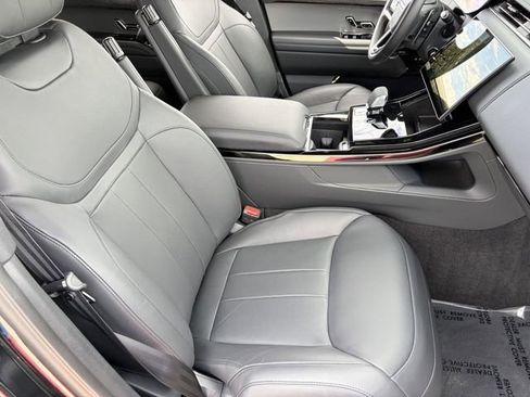 Used 2025 Land Rover Range Rover Sport SE image 18