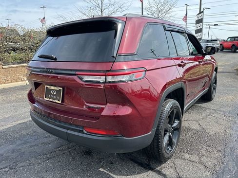 Used 2025 Jeep Grand Cherokee Limited w/ Black Appearance Package image 14