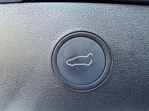 Used 2023 Tesla Model 3 Standard Range image 32