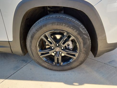 Used 2023 GMC Terrain AT4 AWD/4WD image 9