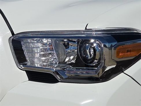 Used 2023 Toyota Tacoma TRD Off-Road image 4