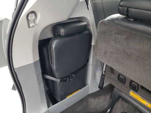 Used 2014 Toyota Sienna SE image 25