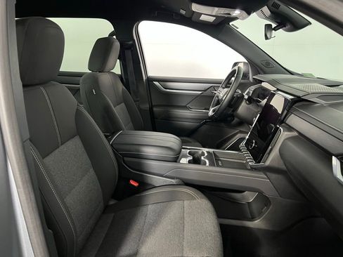 Used 2025 GMC Acadia Elevation image 35