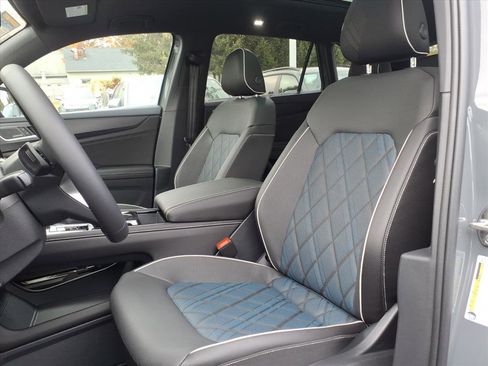 New 2026 Volkswagen Atlas Cross Sport SEL Premium R-Line image 8