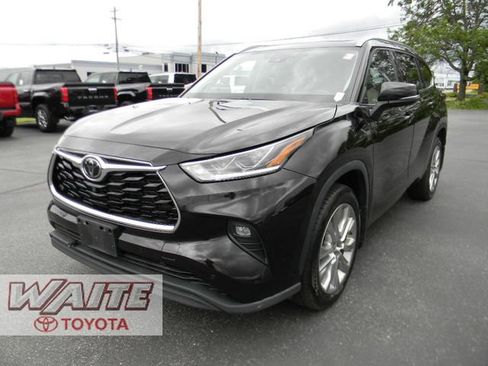 Used 2022 Toyota Highlander Limited AWD/4WD image 5