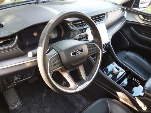 Used 2022 Jeep Grand Cherokee Limited AWD/4WD image 9