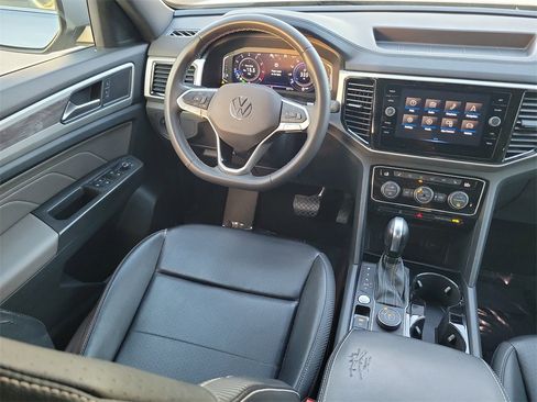 Certified 2022 Volkswagen Atlas Cross Sport SE image 10