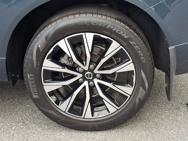 Used 2024 Volvo XC60 B5 Plus w/ Protection Package Premier AWD/4WD image 8