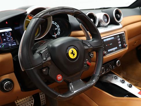 Used 2015 Ferrari California T image 34