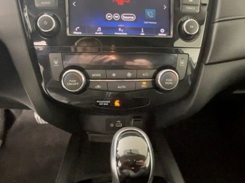 Used 2020 Nissan Rogue S FWD image 28