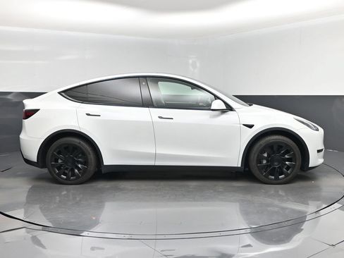 Used 2021 Tesla Model Y Long Range AWD/4WD image 2