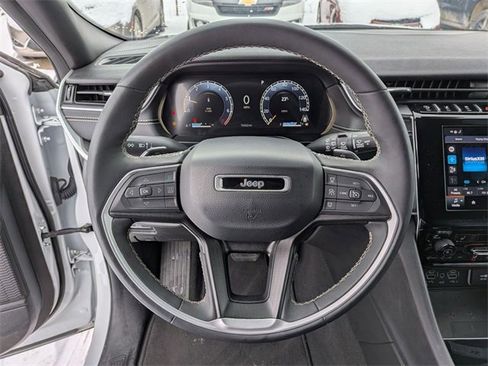 Certified 2024 Jeep Grand Cherokee L Laredo image 17