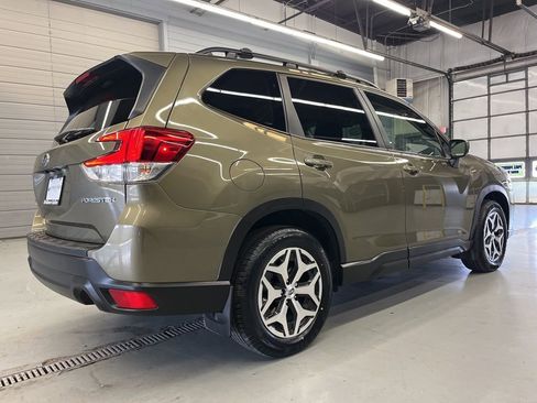 Certified 2022 Subaru Forester Premium image 9