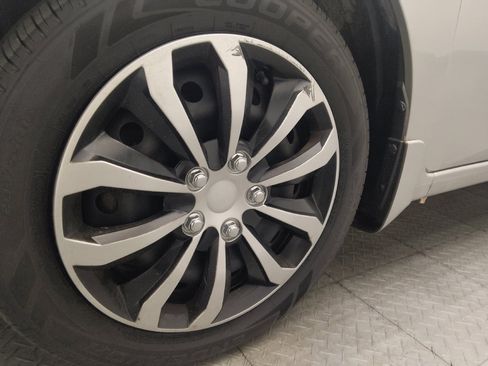 Used 2015 Nissan Sentra SV FWD image 31