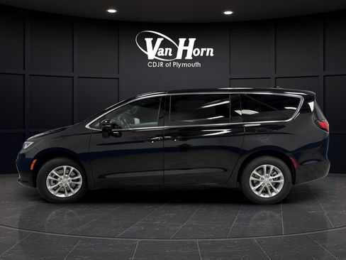New 2026 Chrysler Pacifica Select AWD/4WD image 13