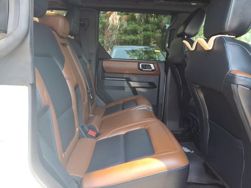 Used 2024 Ford Bronco Outer Banks AWD/4WD image 12