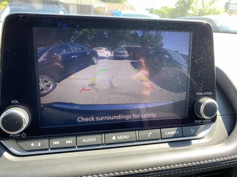 Used 2023 Nissan Rogue SV AWD/4WD image 12