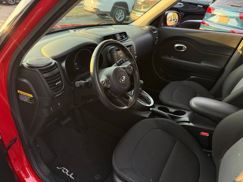 Used 2019 Kia Soul + image 25