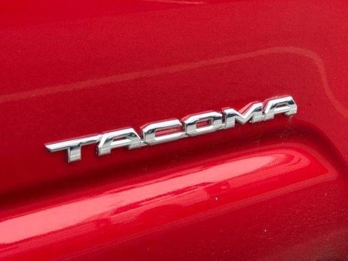 Certified 2022 Toyota Tacoma SR5 w/ Technology Package AWD/4WD image 17